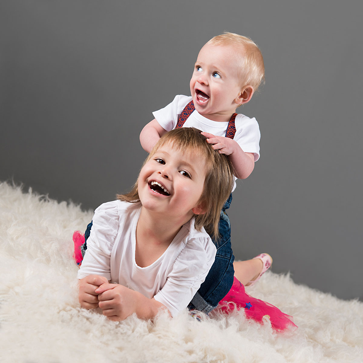 studio portrait  - siblings - borther and sister, studo: angelika thorn photography studio