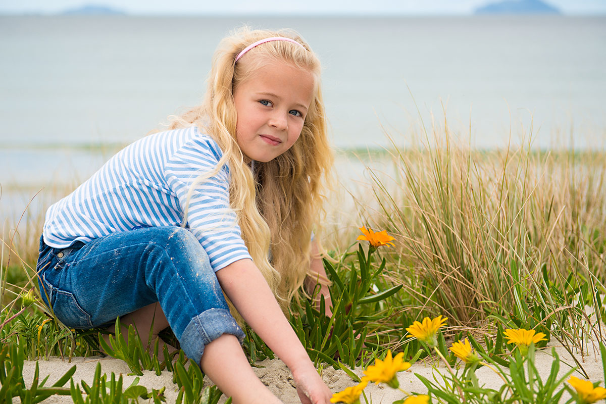 natural light children photogrpahy. location: beach, one tree point, whangarei