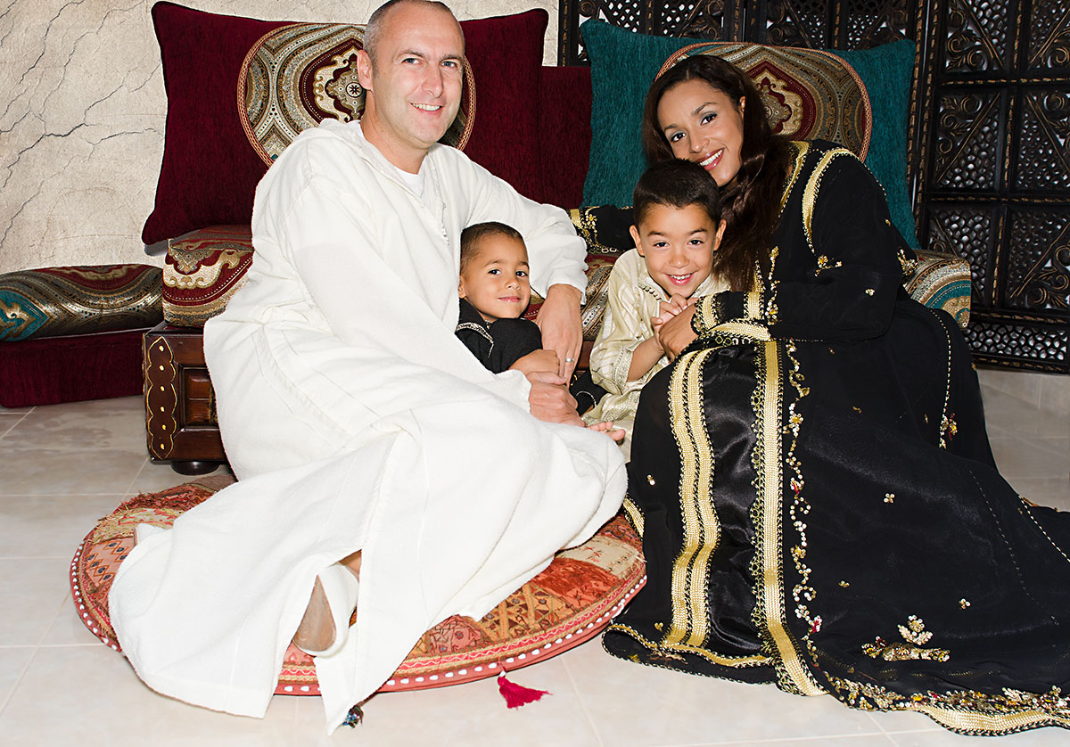 family portrait in national moroccan constumes by angelika thorn photography