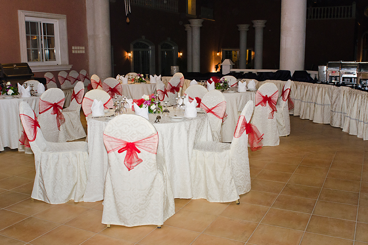 a luxurious wedding reception on a back yard of bride's parents mansion