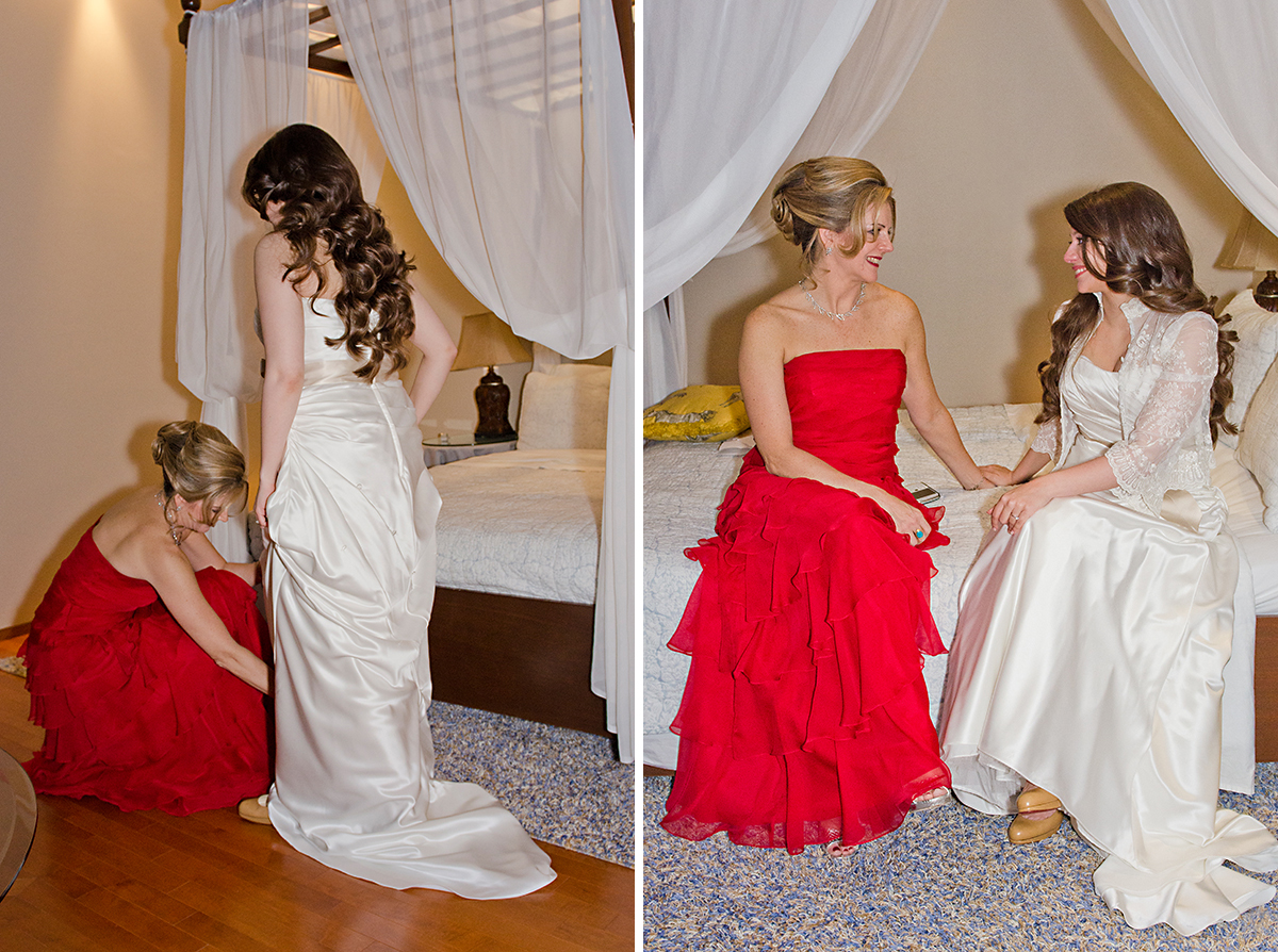 mom and bride before the wedding ceremony